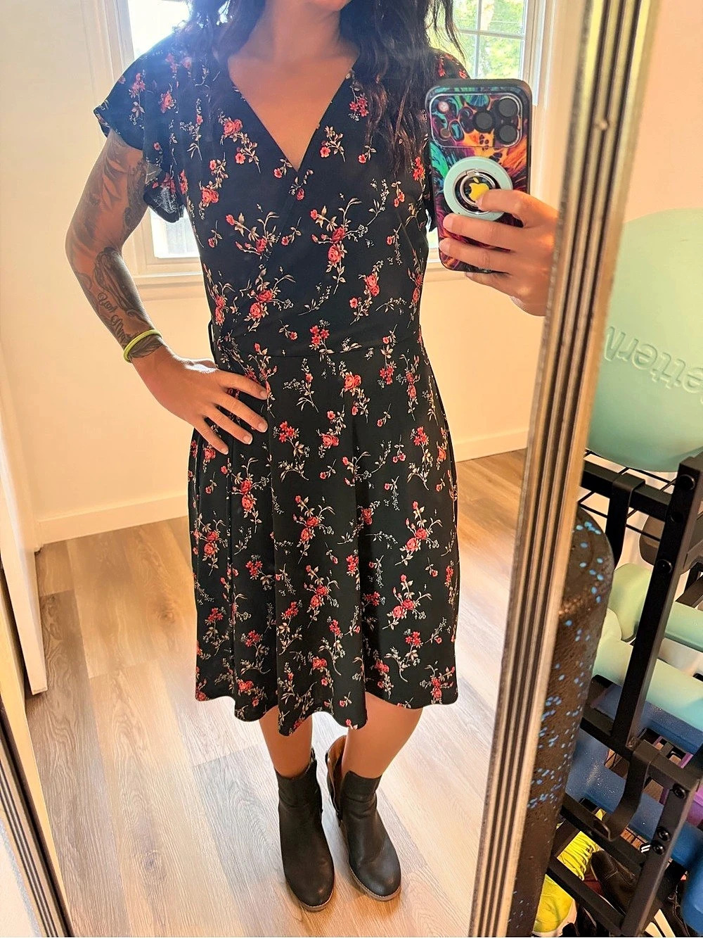 kalleigh Floral Midi Dress in Black & Red Like New